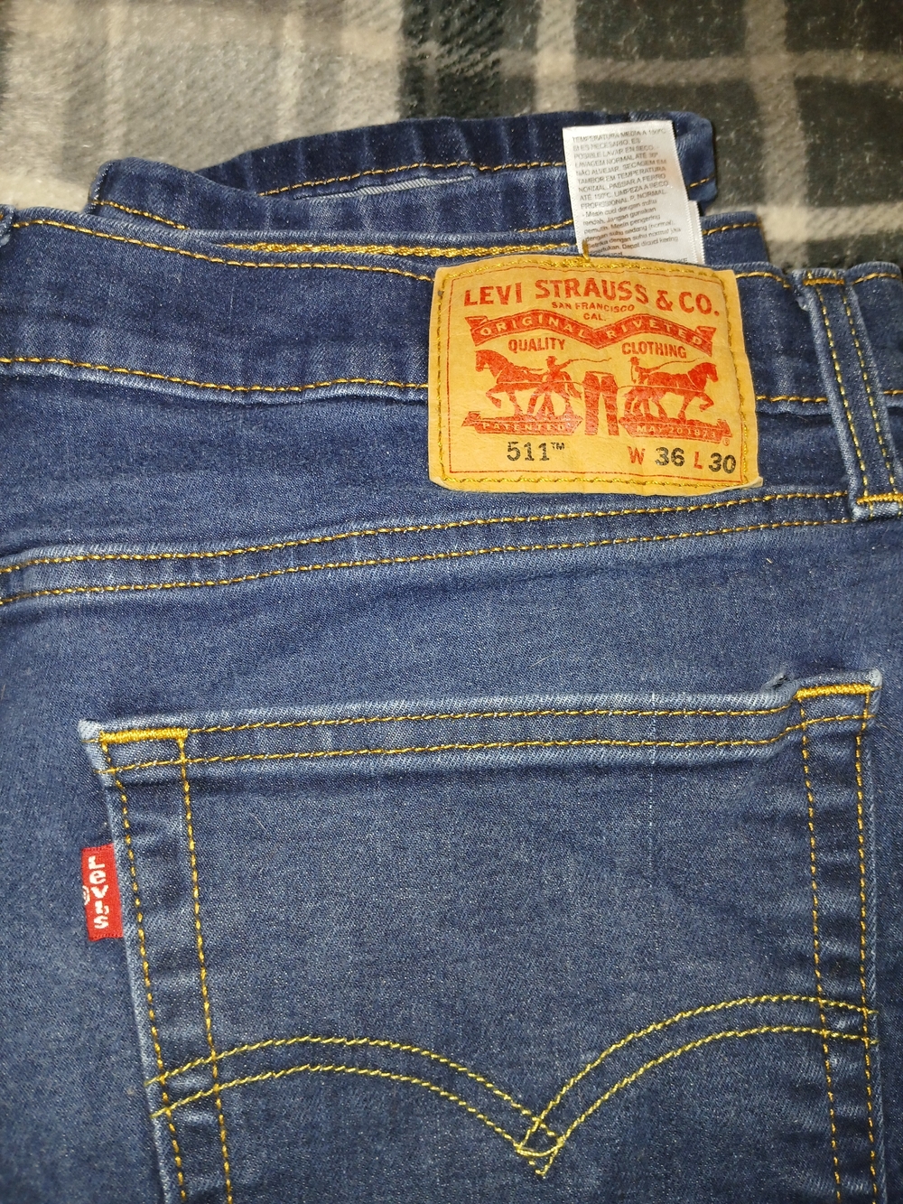 Levi's Slim Men's Jeans in Dark Blue with Yellow Stitching